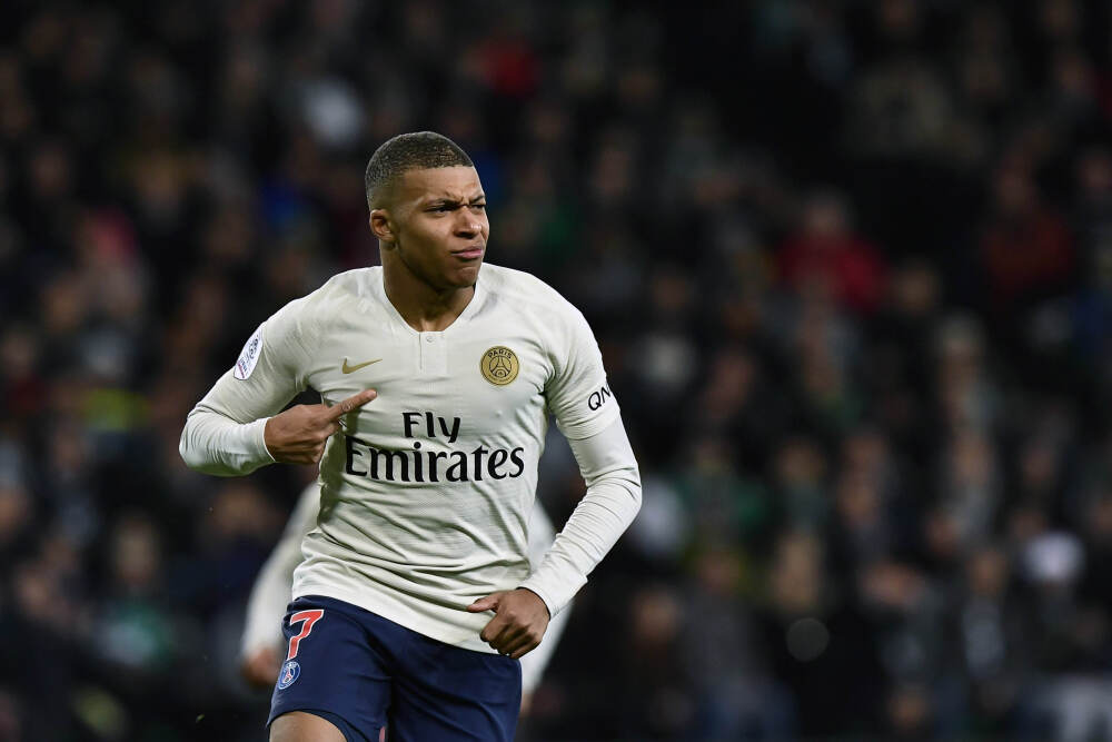 潍柴动力(02338.HK)：执行董事黄维彪获选举为职工代表董事